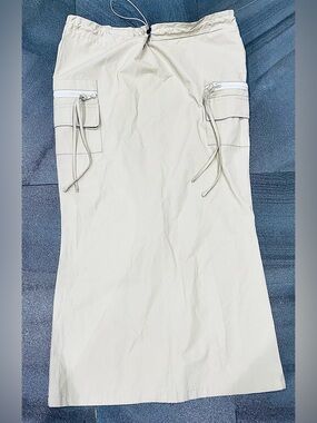 Women’s Cream Cargo Midi Skirt with Zip Pocket Details NWOT Sz M